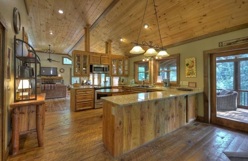 Cashes Valley Cabin | New! Fightingtown Creek, Hot Tub