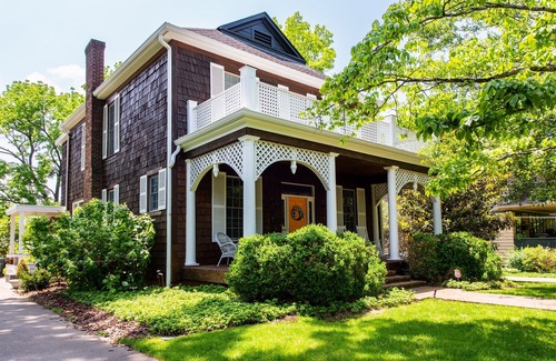 Versailles House | NEW Fireplace, Sunroom, Garden, Bourbon, Downtown LUX, Fully Loaded