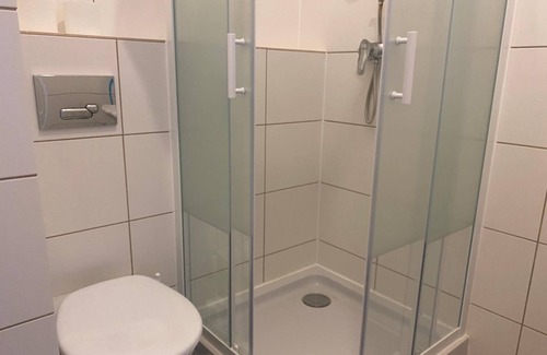 Zeitz Apartment | Spacious 4-Room Flat with Pool & Lake View for Groups
