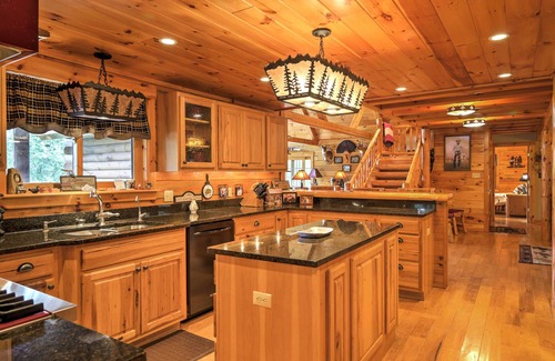 Pine Bush Cabin | Experience Foley's Log Cabin with Hot Tub & Pool Access