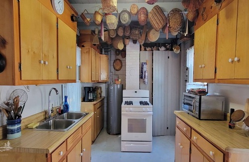 Capitol Island House | Discover Sea Mist: 4 Bed Family Retreat with Great Amenities