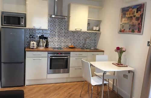 Barton-on-Sea Apartment | Oceanfront Garden Apartment 'Bayside' with 10/10 Rating