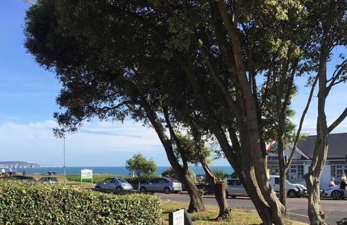 Barton-on-Sea Apartment | Oceanfront Garden Apartment 'Bayside' with 10/10 Rating