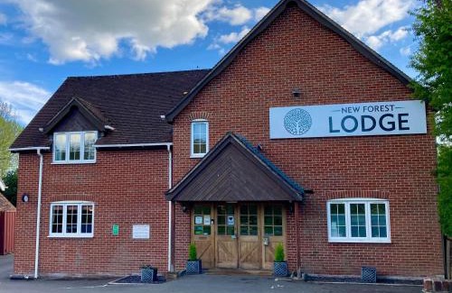 Landford House | Explore New Forest Lodge: Pet-Friendly Escape with Spa