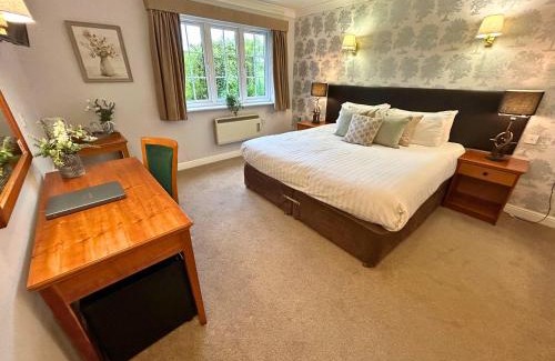 Landford House | Explore New Forest Lodge: Pet-Friendly Escape with Spa