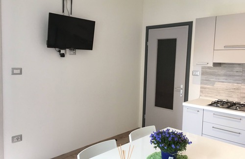 Peschiera del Garda Apartment | New Francesco Apartment: Oceanfront Stay in Peschiera del Garda