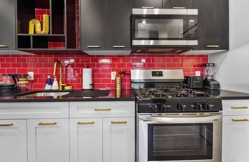 Ironbound District Apartment | Explore NYC: Pet-Friendly Hotel with 10/10 Guest Rating