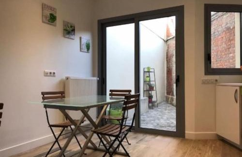 Suresnes Apartment | Modern Accessible Flat Just 10 Minutes from Paris