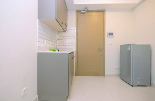 Pantai Indah Kapuk Apartment | Modern 1BR Apartment at Gold Coast near PIK with Kitchen