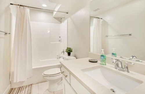 Vineyard Apartment | Stylish 2Bd Apartment Ideal for Extended Stays, Rated 9.7