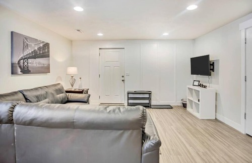 Vineyard Apartment | Stylish 2Bd Apartment Ideal for Extended Stays, Rated 9.7