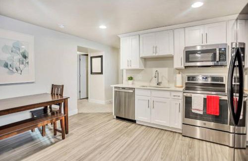 Vineyard Apartment | Stylish 2Bd Apartment Ideal for Extended Stays, Rated 9.7