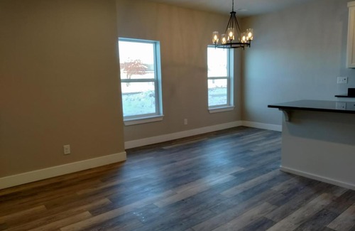 Ammon Apartment | Modern Townhome with Pet-Friendly Perks & Self Check-In