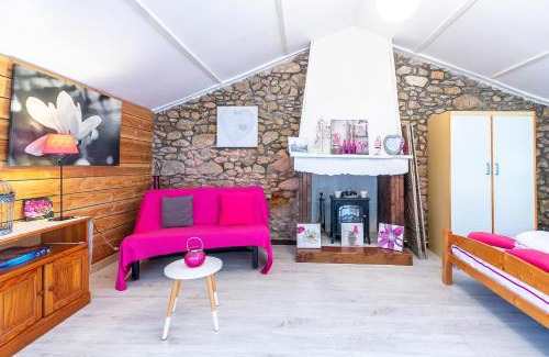 Saint-Jean-de-Monts House | Relax at Gite Lylou with Pool and Spa Amenities Awaiting