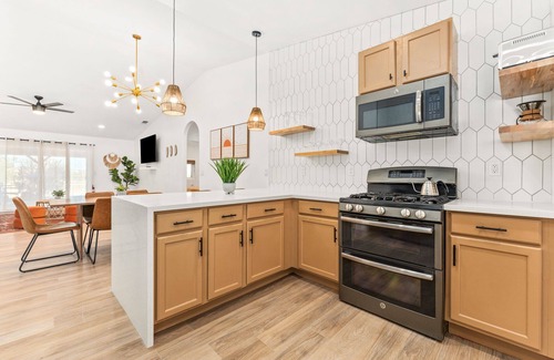 Joshua Tree House | Golden Sunsets: Swim Spa, Game Room & Scenic Views Await!