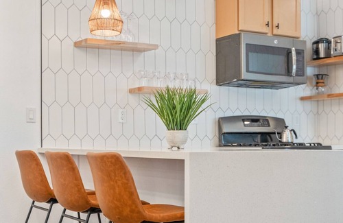 Joshua Tree House | Golden Sunsets: Swim Spa, Game Room & Scenic Views Await!