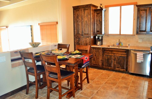 Alto House | Ideal Golf Course Retreat with Breathtaking Mountain Views