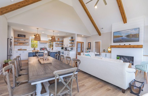Littleton House | Serene Lakefront Retreat - Family Friendly & Fully Equipped