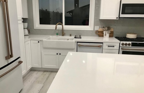 Carpinteria Condo | NEW Gorgeous like-new Condo on beach side of Sandyland Rd Seconds to the sand.