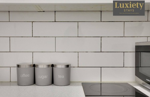 Southend-on-Sea Apartment | New! Gorgeous Studio City Centre Nr High St by Luxiety Stays