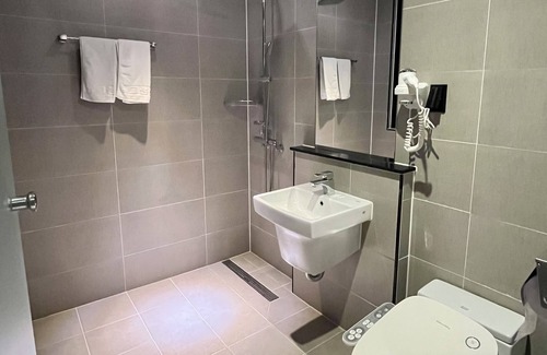 Jinju Hotel | Affordable Stay at New Grand Hotel with Great Amenities