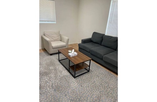 Woodland Hills House | New Guesthouse with Full Kitchen for Families and Friends