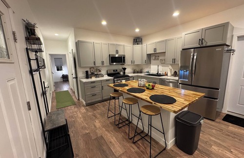 Wasilla House | NEW guesthouse with lots of amenities & close to town