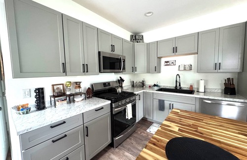 Wasilla House | NEW guesthouse with lots of amenities & close to town