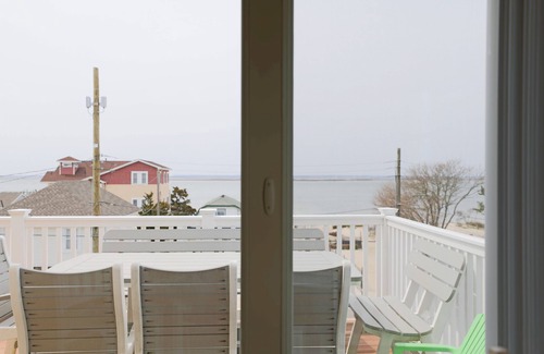 Holgate House | Experience Spectacular Water Views at New Holgate Home