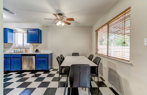 Franklin Park House | Bright Happy Hollow: 3 King Beds & Fun Movie Room