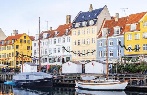 Nyhavn - Amalienborg Apartment | Family-Friendly New Harbor Apartment in the Carolinas