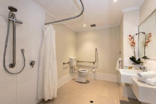 Fremantle Hotel | Explore New Haus by Hougoumont - Family-Friendly Getaway