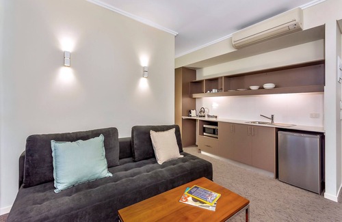 Fremantle Hotel | Discover New Haus by Hougoumont: Spa & Family-Friendly Stays