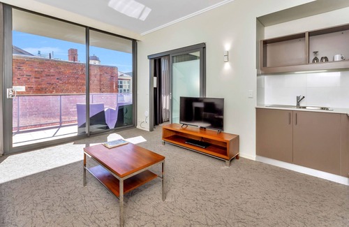 Fremantle Hotel | Discover New Haus by Hougoumont: Spa & Family-Friendly Stays