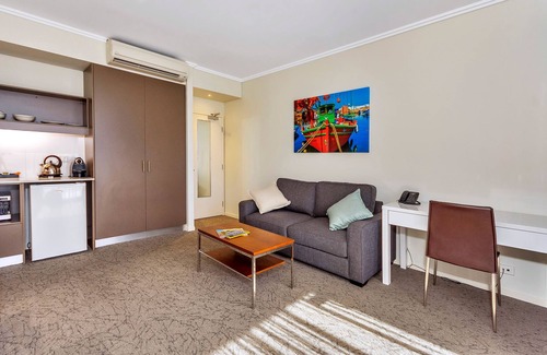Fremantle Hotel | Discover New Haus by Hougoumont: Spa & Family-Friendly Stays