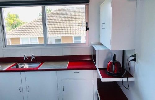 Auckland Hotel | Inviting New Haven Motel with Pool and Spa Amenities