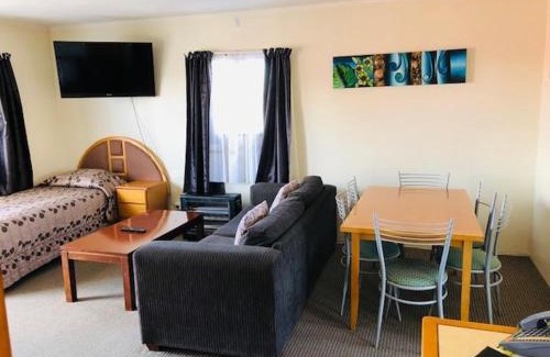 Auckland Hotel | Inviting New Haven Motel with Pool and Spa Amenities