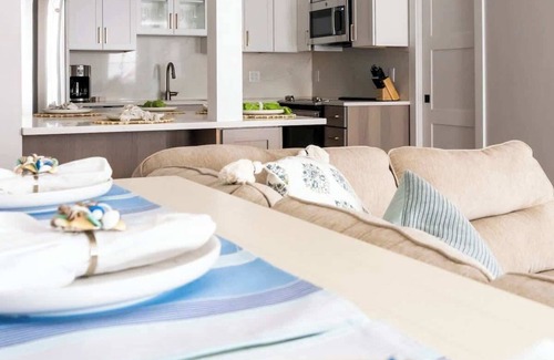 Newport Apartment | NEW! Heart of downtown 2bed 2bath