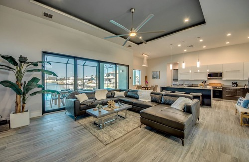 Mariner House | Relax in a Heated Pool & Spa with Lake Views - Top Rated!