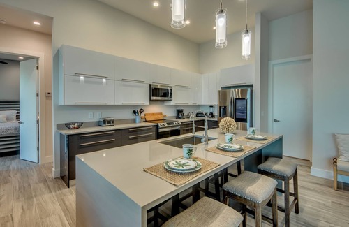 Mariner House | Relax in a Heated Pool & Spa with Lake Views - Top Rated!