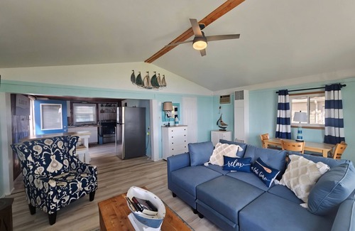 Lupton Cottage | New Henderson Lake Listing -AC Wi/fi Amazing lake views. Near Rifle River Access