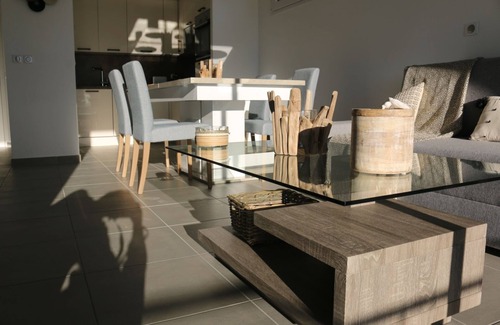 Perols Apartment | Elegant Apartment with Terrace in South Montpellier