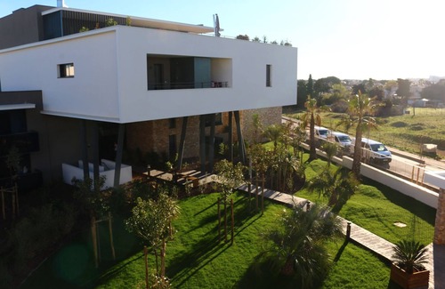 Perols Apartment | Elegant Apartment with Terrace in South Montpellier