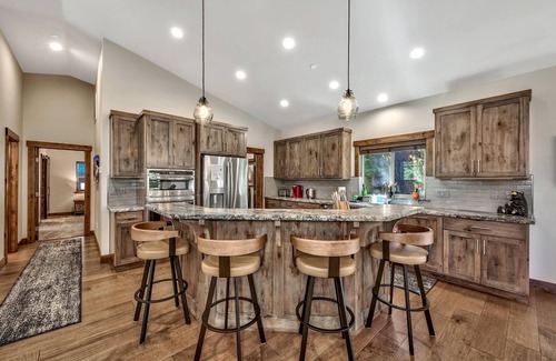 Country Club Estates Cabin | Family-Friendly Retreat with Games, Spa & EV Charger