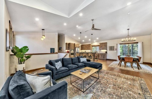 Country Club Estates Cabin | Family-Friendly Retreat with Games, Spa & EV Charger