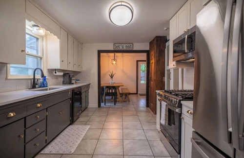 Lawrence House | NEW! Historic Charmer meets Lux Comfort 5BR, 2 BA + 2 Living Areas! Sleeps 10!