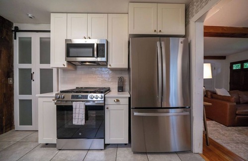 Lawrence House | NEW! Historic Charmer meets Lux Comfort 5BR, 2 BA + 2 Living Areas! Sleeps 10!