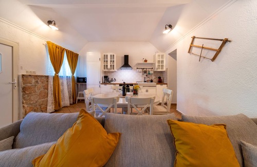 Oklaj House | Discover Holiday Home Maša with Heated Pool Near NP Krka