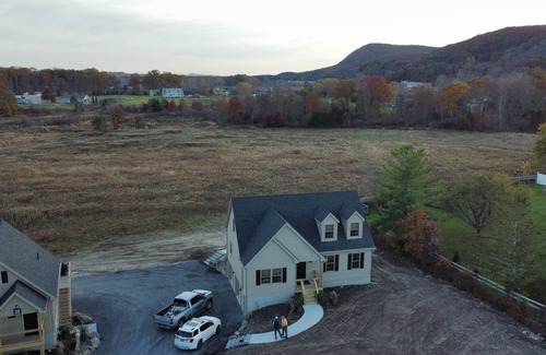 Saugerties House | Ideal Family Getaway: New Home with Breakfast Included