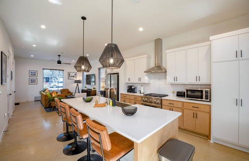 Highland House | Ideal Austin Midtown Home - Perfect for Families and Pets!